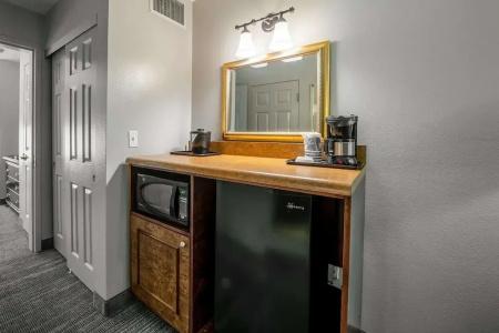 Country Inn & Suites by Radisson, at Mills, CA - 36