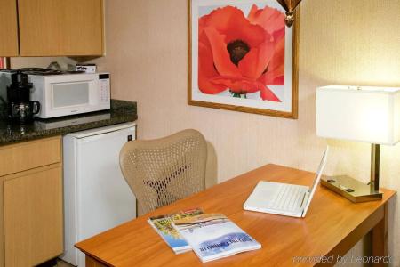 Best Western Plus Thunderbird Suites - 41