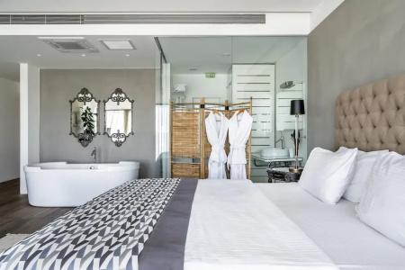 Ansen and Suites - 111