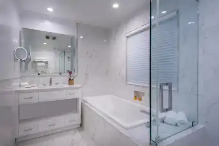 Beverly Hills Plaza & Spa - 8