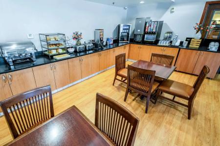 Country Inn & Suites by Radisson, at Mills, CA - 21