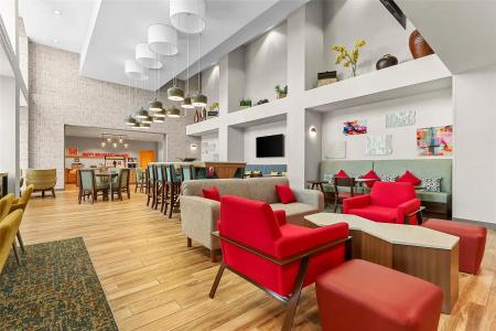 Hampton Inn & Suites West - 41