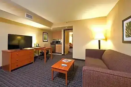 Best Western Plus Thunderbird Suites - 92