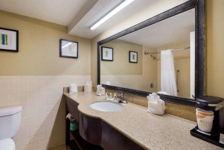 Quality Inn - 7