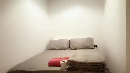 8 Sleeper Street Hostel - 39