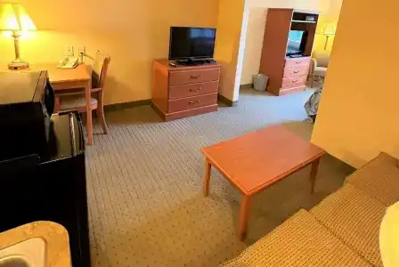 Super 8 by Wyndham at Forbes Landing - 37