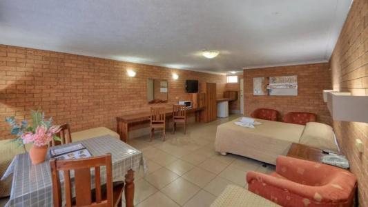James Street Motor Inn - 17
