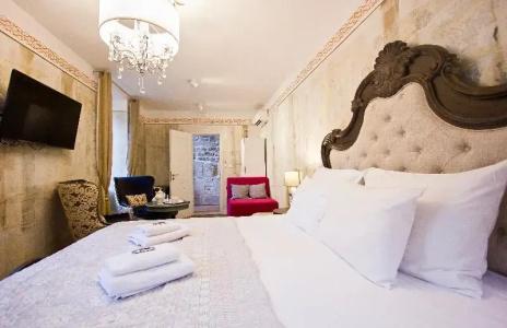 Plaza Marchi Old Town - Mag Quaint & Elegant Boutiques - 132
