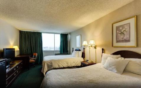 University and Suites - 14