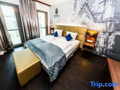 Best Western Plus Royal Suites - 21