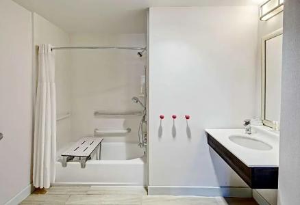 Hampton Inn Miami Beach - Mid Beach - 92