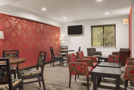 Ramada Cambridge - 11