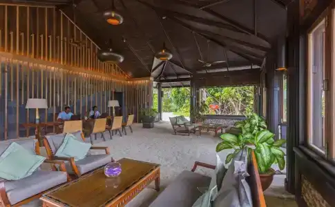 Komandoo Island Resort & Spa - 14