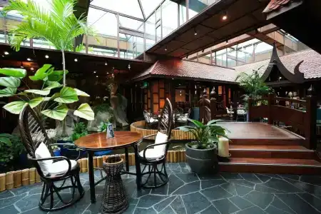 Mövenpick Grand Al Bustan - 14