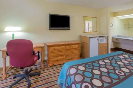 Super 8 by Wyndham/I-85 Atlanta - 2