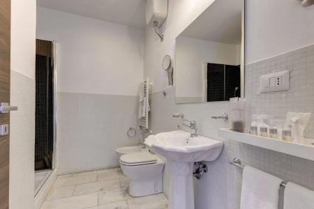 Little Rhome Suites - 8