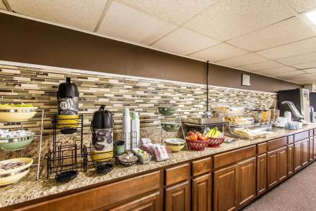 Econo Inn and Suites - 8