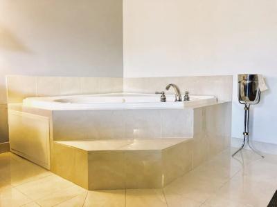 Days Inn & Suites by Wyndham - 105