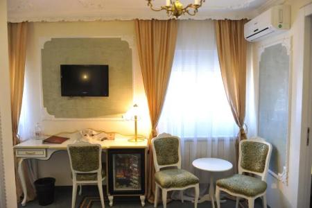 Queen's Astoria Design - 4
