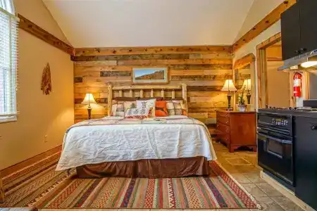 Hemlock Inn - 47