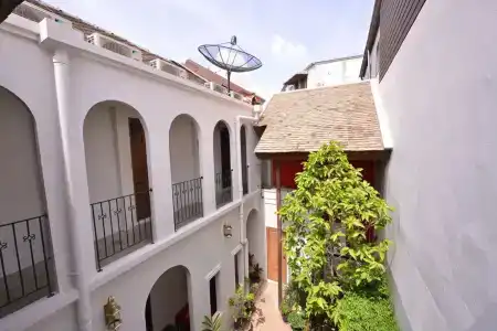 Neighbor Phuthon - 0