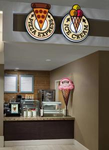 Embassy Suites by Hilton- Lake Buena Vista Resort - 44