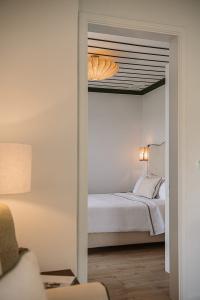 Four Seasons Hydra Luxury Suites - 38