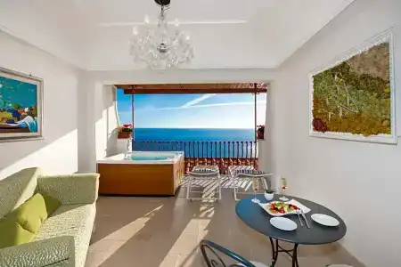 Eden Roc Suites - 245