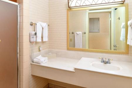 Red Lion Woodlake - 9