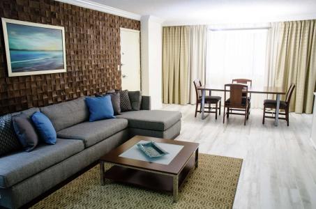 Hilton Palm Beach Airport - 6