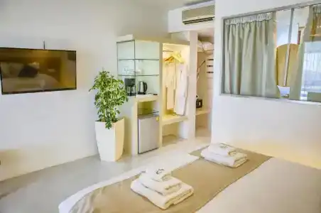 Alia Luxury Suites - 40