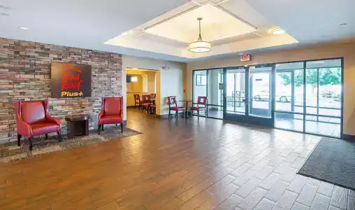Red Roof Inn Plus + Phoenix West - 11