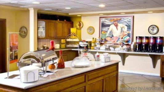 Hampton Inn & Suites Tucson Mall - 18