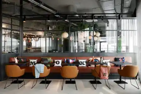 Moxy Cologne Bonn Airport - 9