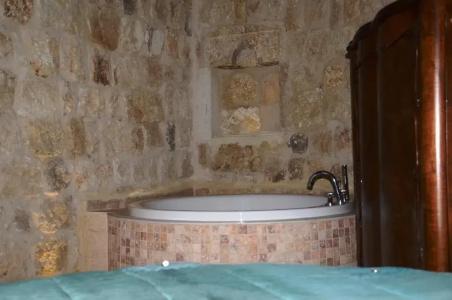 Golden Cave Suites - 140