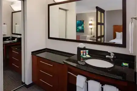 Hyatt Place North Shore - 34