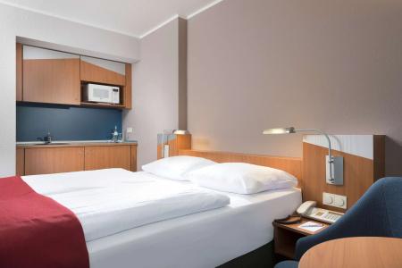 Ramada by Wyndham Hannover - 4