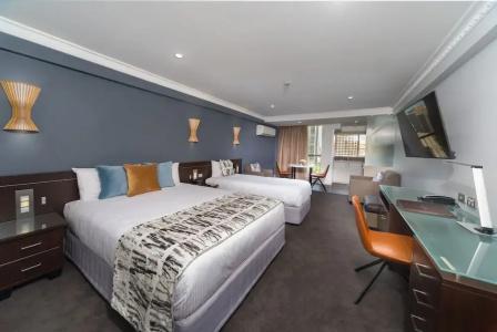 Hyde Park Inn - 145