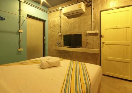 Seabox Khaolak Hostel - 1