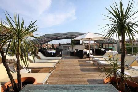 Goldstar  & Suites - 17
