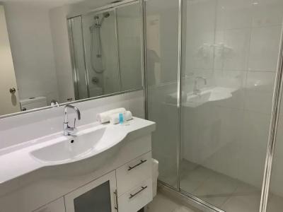 Outrigger Burleigh - 147