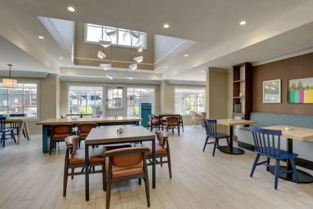 Staybridge Suites - 38