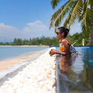 Sara Beachfront Boutique - 33