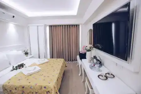 Princess Kinli Suites - 1