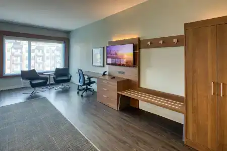 Holiday Inn Express & Suites - Charlotte - South End, An Ihg - 76