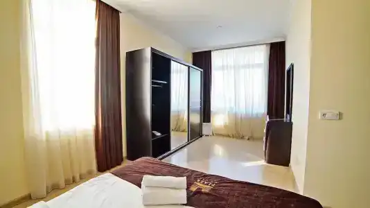 Mardi Plaza - 63
