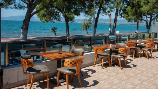 Lake Li̇fe - 46