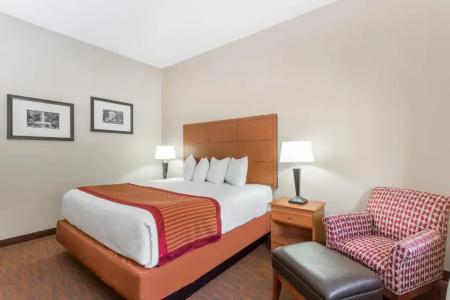 Baymont by Wyndham Savannah/Garden City - 12