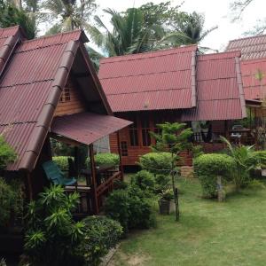 Hut Sun Bungalows - 13