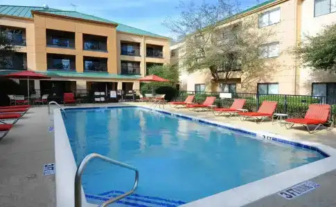 Courtyard by Marriott Dallas in Legacy Park - 13